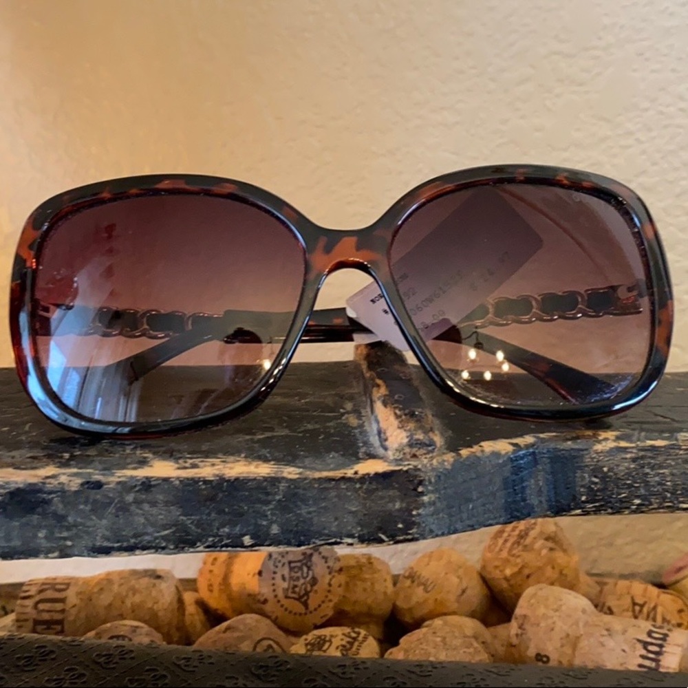 NWT Guess tortoise Sunglasses